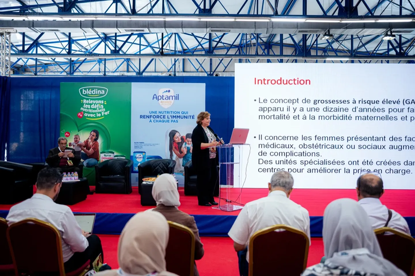 متحدثة على المنصة خلال البرنامج العلمي لـ Baby Health Expo 2025
