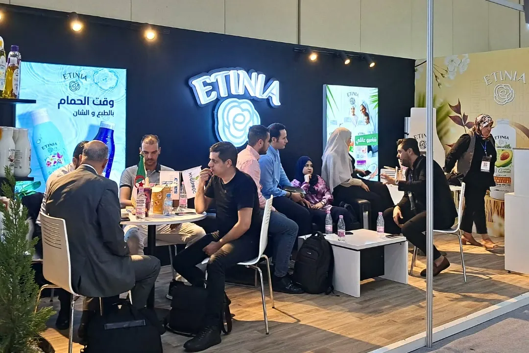 A meeting in the lounge of a stand at CosmeOran 2024