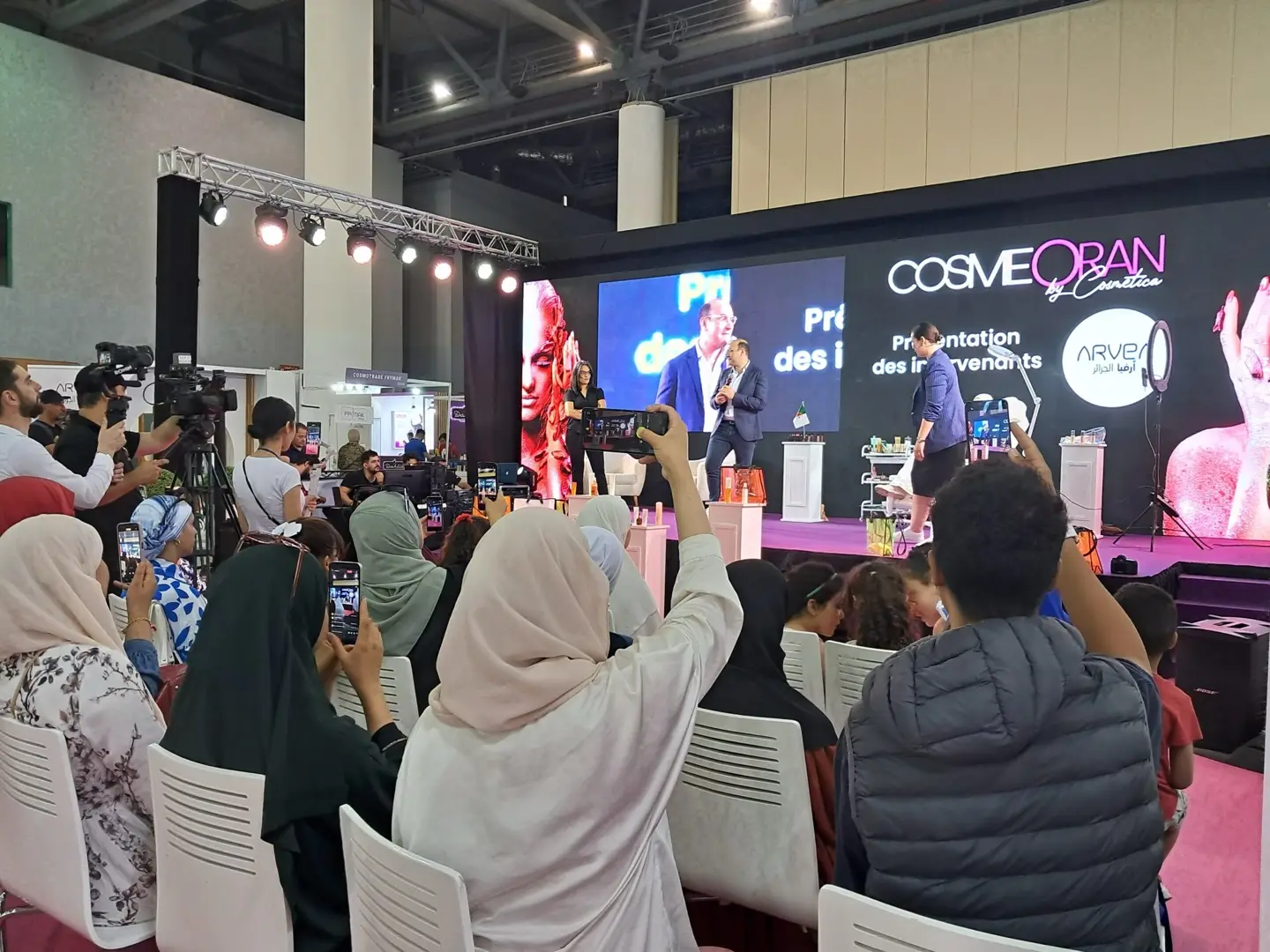 The audience in front of the workshop stage at CosmeOran 2024, in the Oran Convention Centre