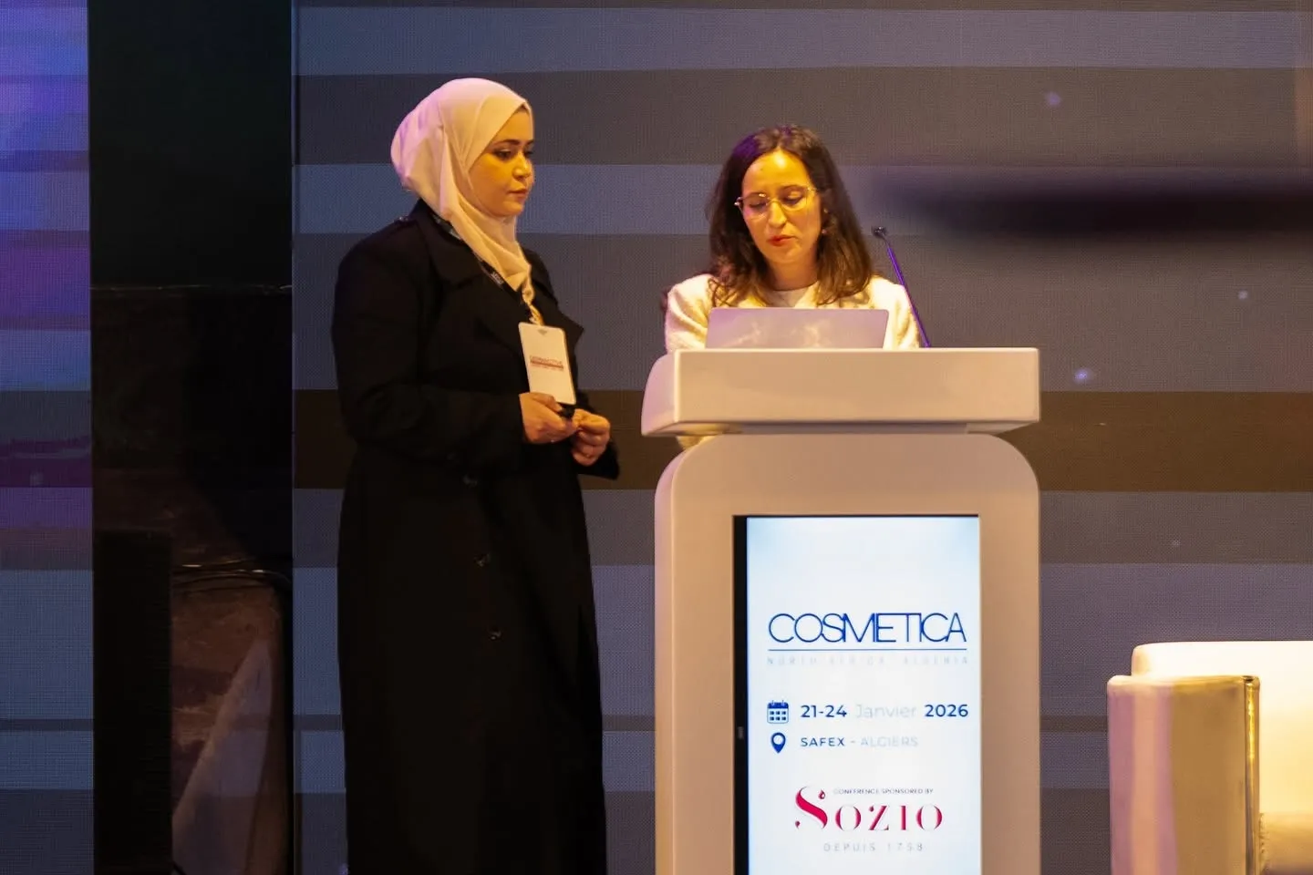 Two speakers at the lectern at Cosmetica 2026