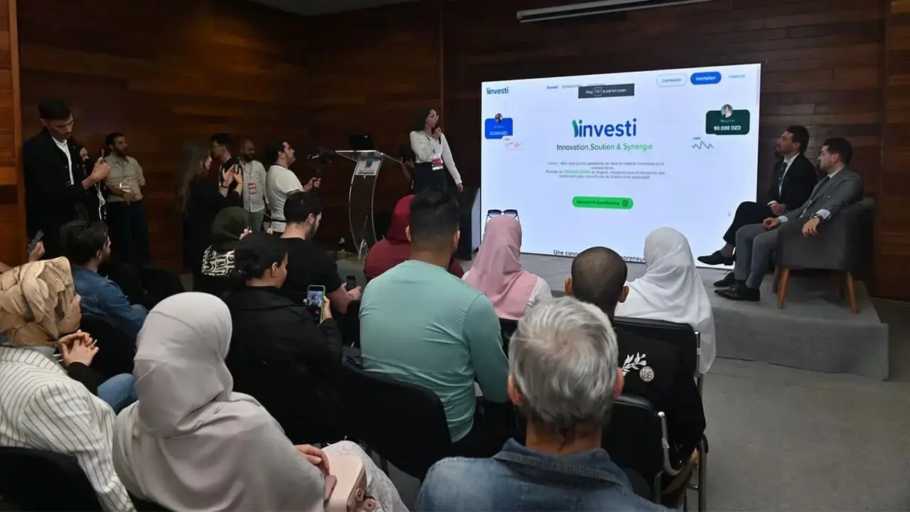 A startup presentation in front of the ECO Oran 2024 audience