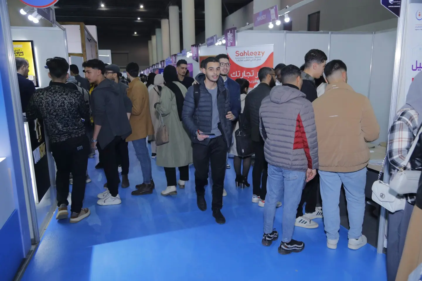 An aisle full of visitors at ECSEL Expo Oran 2025