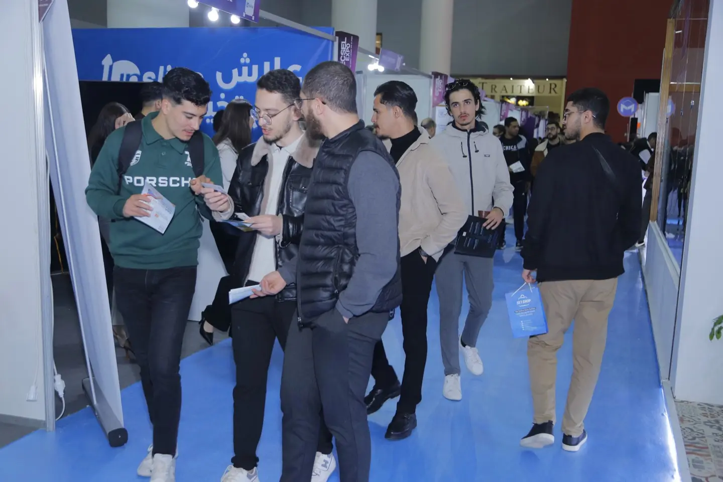 Young visitors, brochures in hand, walking the aisles of ECSEL Expo Oran 2025