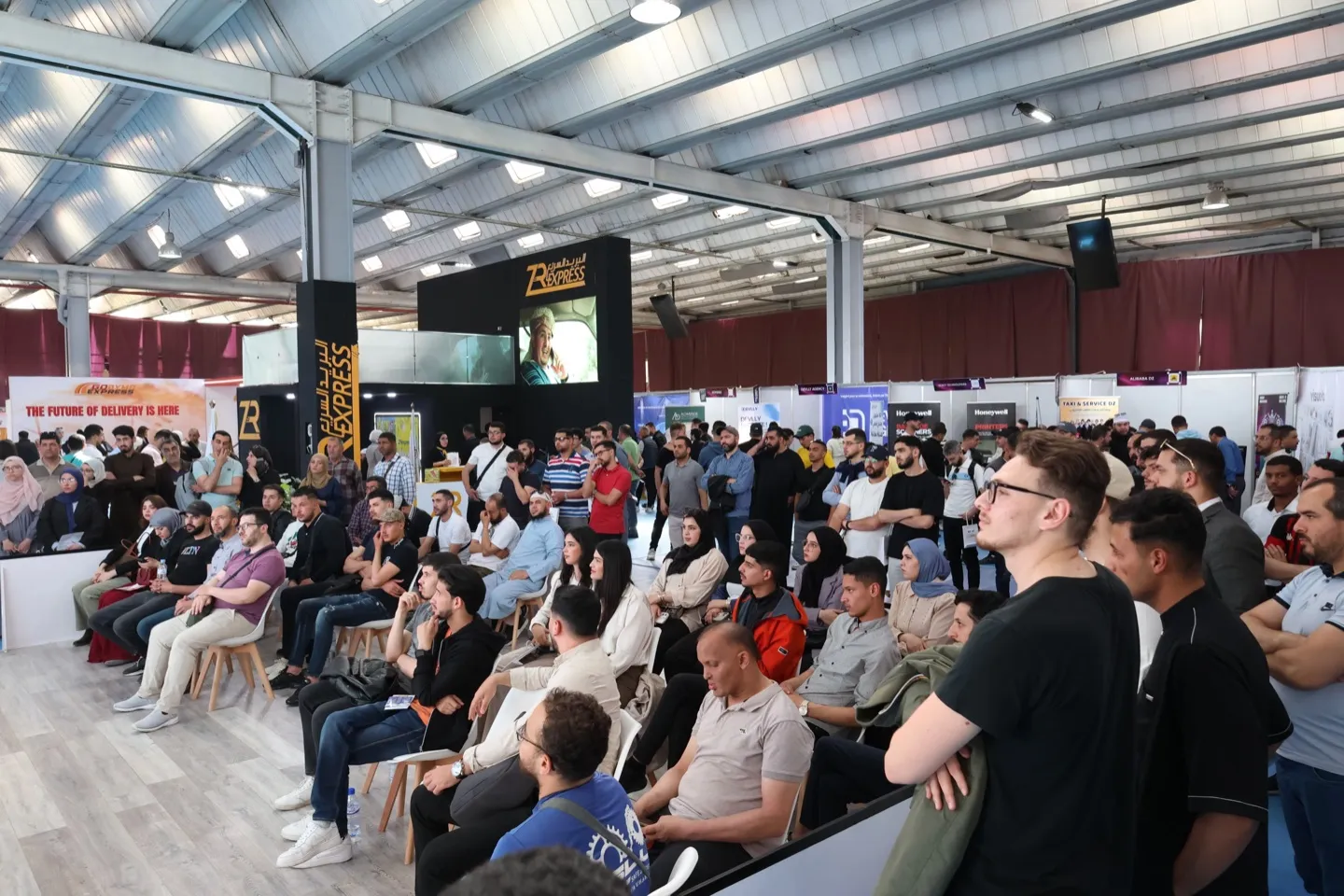 The audience of a talk at ECSEL Expo Sétif 2025